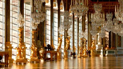 Eine prunkvolle Halle in Versailles