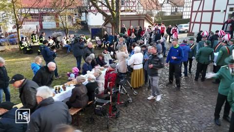 Die Freienhagener feiern gemeinsam im Freien