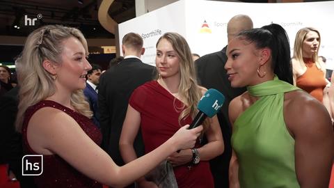 Interview auf dem roten Teppich beim Ball des Sports