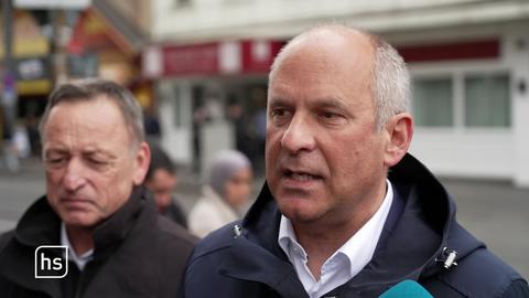 Innenminister Roman Poseck im Frankfurter Bahnhofsviertel