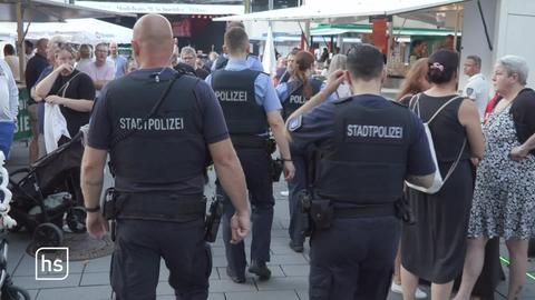 Polizei auf einem Stadtfest