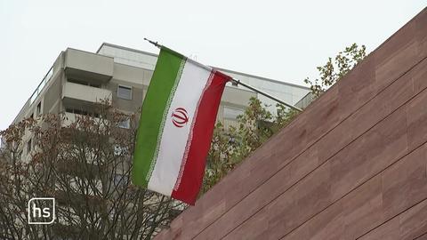 Iranische Flagge an der Botschaft