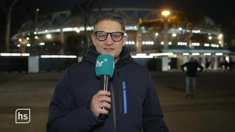 Reporter vor dem Stadion des AS Rom