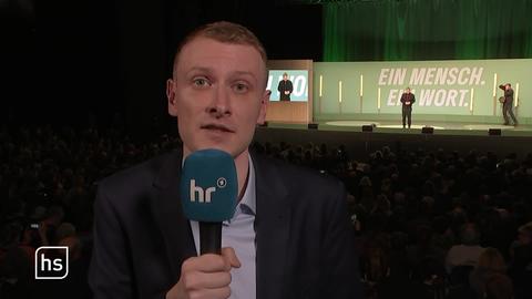 Reporter in Jahrhunderthalle in Frankfurt, in der Robert Habeck spricht