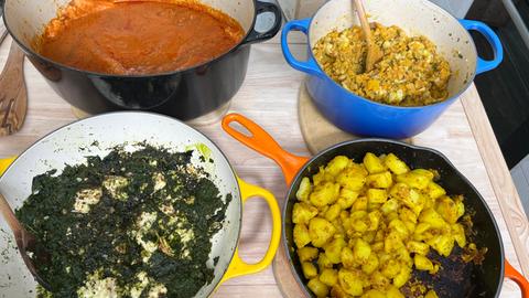 Indish Fusion aus Fisch Curry, Kurkuma-Kartoffeln, Palak Paneer und Dal