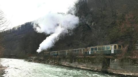 hr-fernsehen RE: AUF WACKELIGEN SCHIENEN DURCH DIE KARPATENSCHLUCHT, Ein Film von K. Molnár, P. Tutsek und J. Grün, am Mittwoch (02.04.25) um 22:30 Uhr.