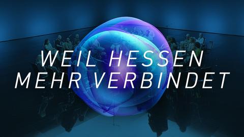 Der Stuhlkreis der Diskutierenden mit dem Text "Weil Hessen mehr verbindet".