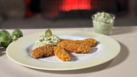 Hähnchen -Erdnuss- Schnipsel mit Rosenkohlmus