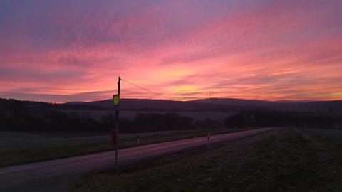 Sonnenaufgang kurz vor Niederselters mit Blickrichtung Taunus