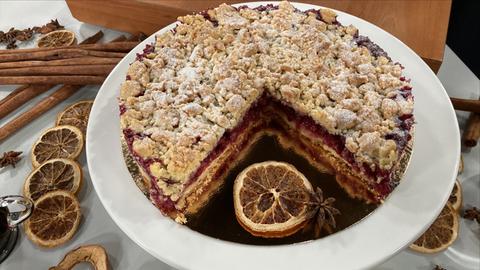 Glühwein-Preiselbeeren-Streuselkuchen