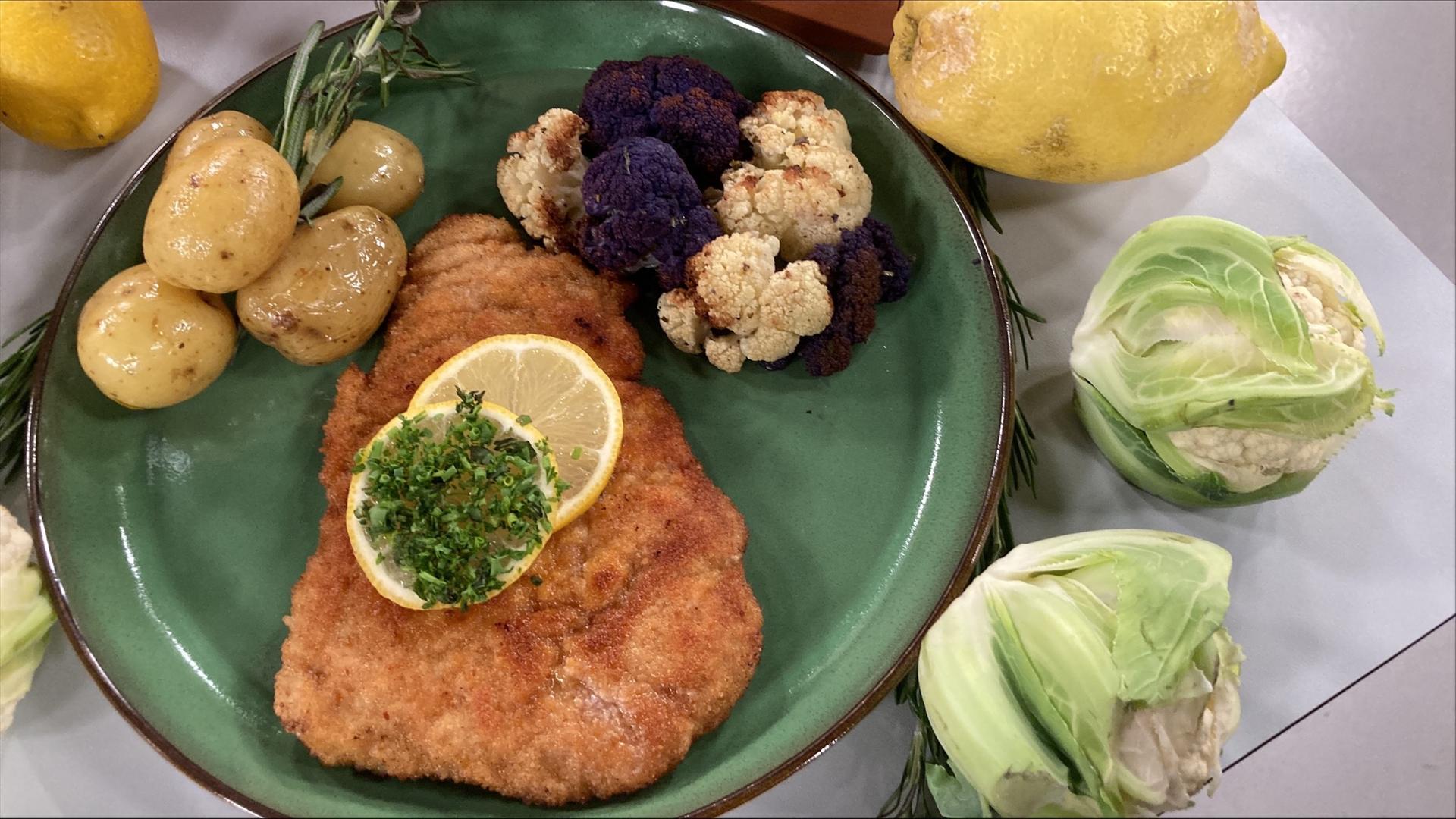 Rezept: Blumenkohl Aus Dem Backofen Mit Rosmarinkartoffel Und Schnitzel ...