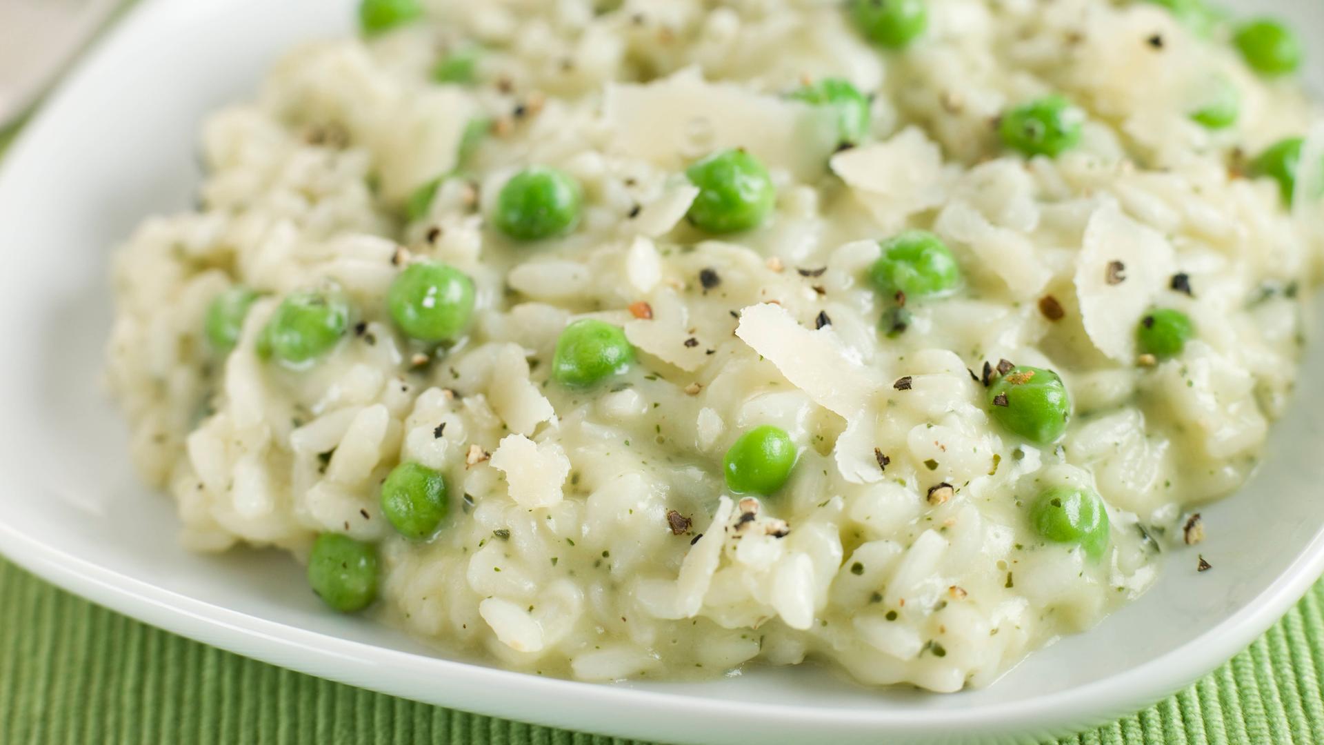 Rezept: Gefüllte Tomaten mit Erbsen-Risotto und Provolone | hr ...