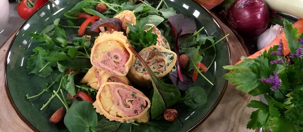 Rezept: Herzhaft gefüllte Crêpes mit Wildkräutersalat | hr-fernsehen.de ...