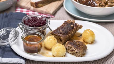 Roulade mit Lebkuchensoße, Knödel und Rotkohl