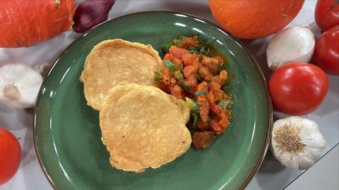 Kürbis-Piccata mit Tomatengemüse