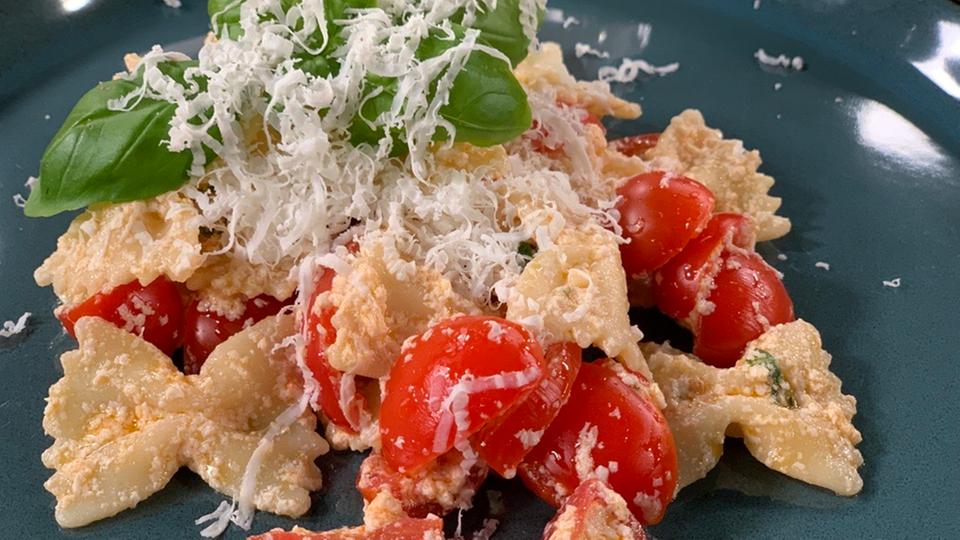 Rezept: Farfalle mit Ricotta Salata – Nudelgericht mit ...