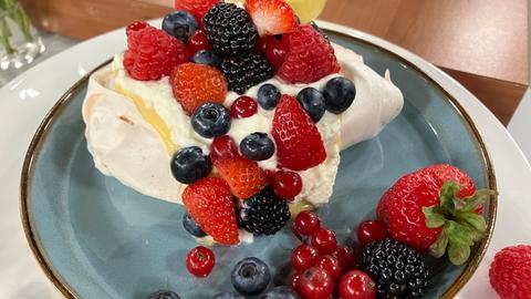 Pavlova mit Beeren 