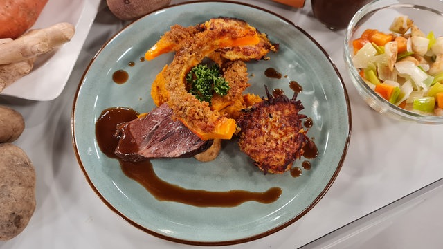 Rezept: Steckrüben-Sellerie-Rösti mit Süßkartoffel-Ingwerstampf und ...