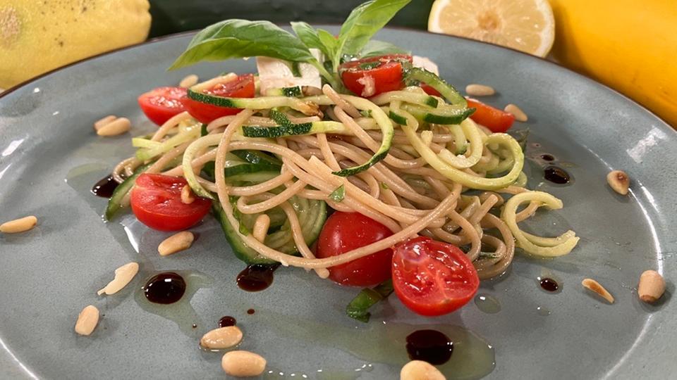 Rezept: Zucchini - Gurken - Spaghetti - Salat | hr-fernsehen.de | Rezepte