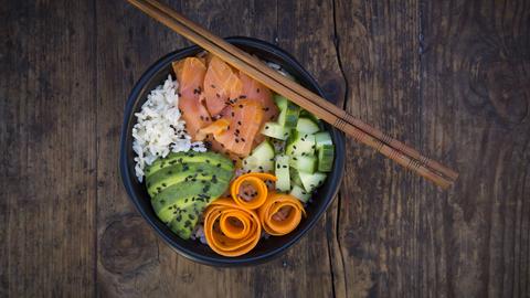 Sushi-Reis in einer Schüssel