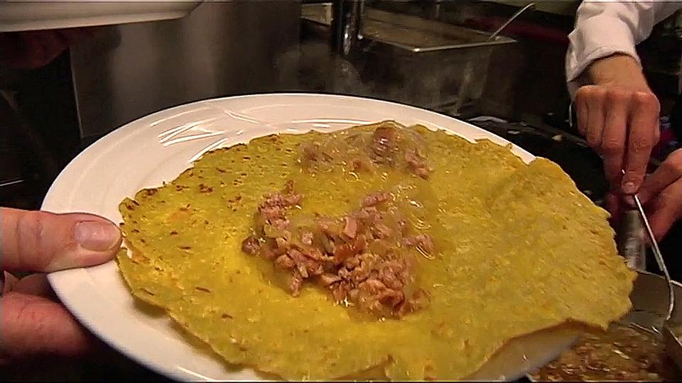 Ofenplätze mit Speck und Zwiebeln | hr-fernsehen.de | Rezepte