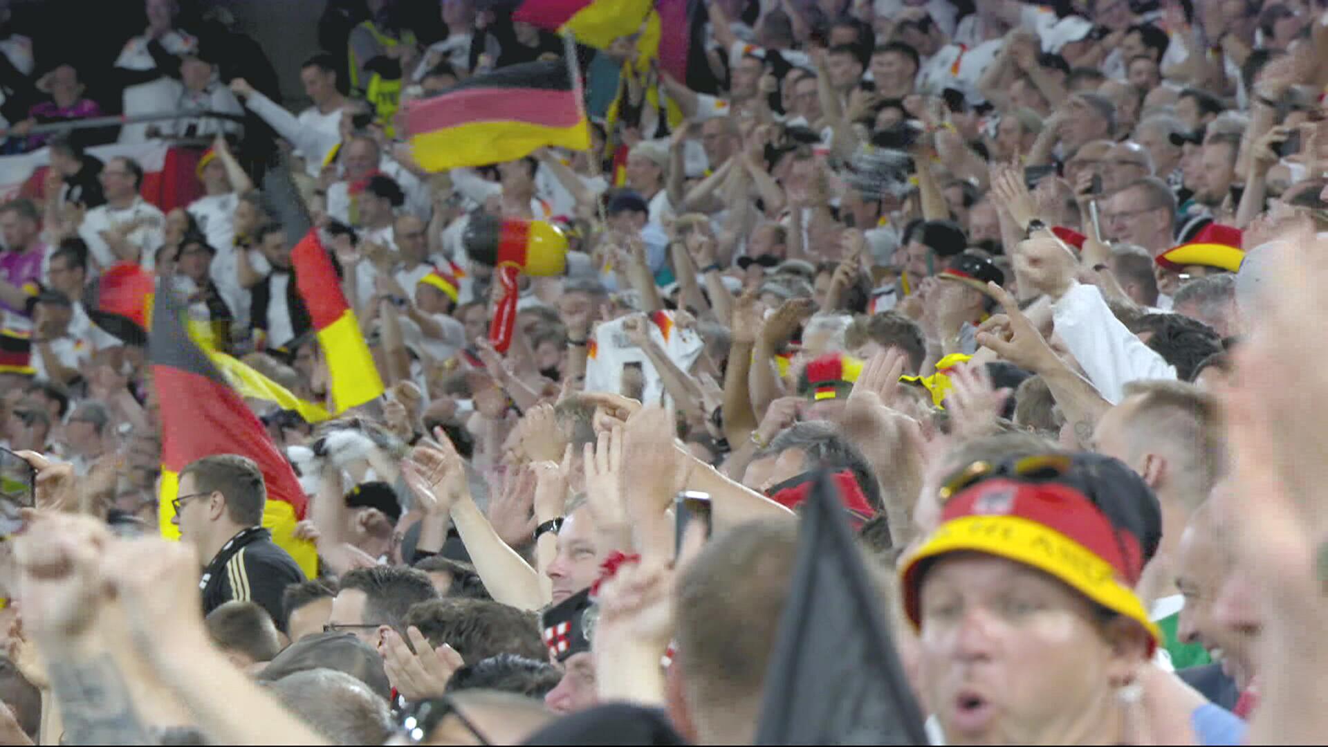 Germany-Switzerland – 1000’s of soccer followers have fun in Frankfurt