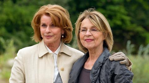 Almuth (Senta Berger) und Rita (Cornelia Froboess, r.) brauchen lange, bis sie Freundinnen werden.