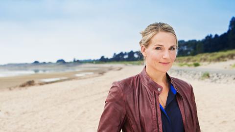 Die frisch gebackene Anwältin Katharina (Tanja Wedhorn) genießt das Inselleben.