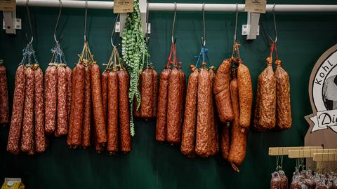 Wurstspezialität aus Nordhessen. Die Fleischerei Kohl-Kramer aus Borken (Hessen) präsentiert Ahle Wurscht.